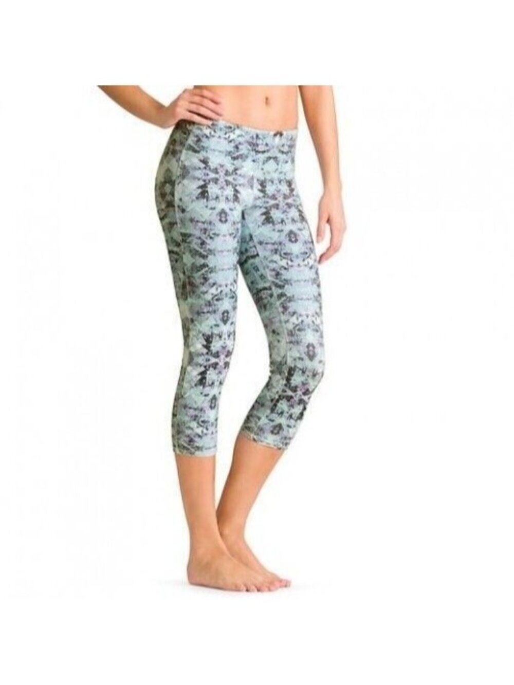 Athleta S cosmic chaturanga capri Leggings